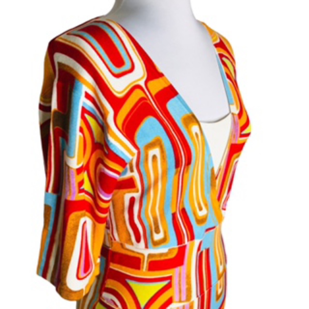 NWOT Venini V-neck Faux Under Camisole Abstract Short Sleeve Top Size L